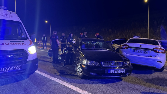 Kuzey Marmara Otoyolu'ndaki zincirleme kazada 4'ü çocuk 12 kişi yaralandı