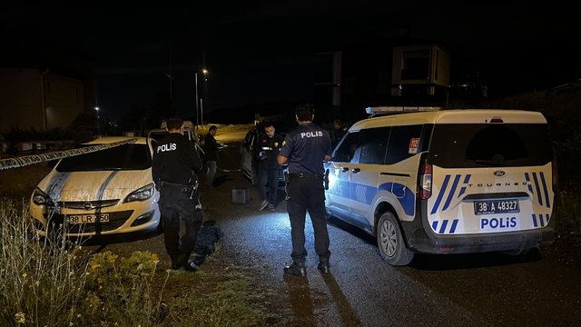 Sokakta tartıştığı 3 kişiyi tüfekle vurdu