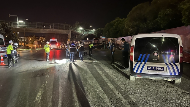 Kocaeli'de TIR'la çarpışan motosikletli öldü