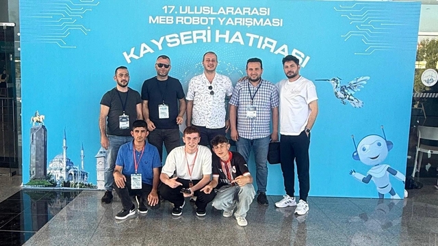 Samsun'da lise öğrencileri robot yarışmasında finale kaldı