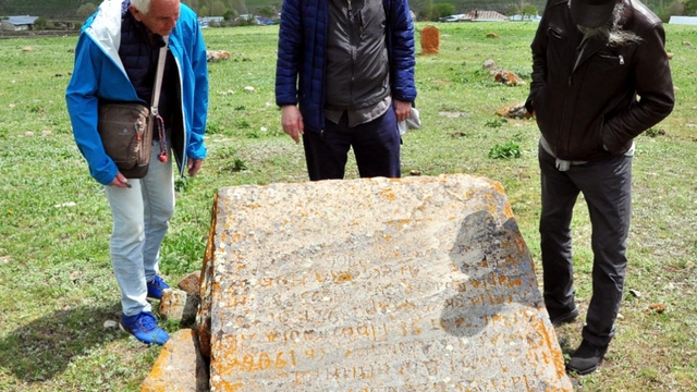 Dünyadaki diğer Malakanlarla bağlantı kurmak için atalarının yaşadığı Kars'a geldiler