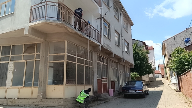 Bilecik'te balkondan düşen kişi yaralandı