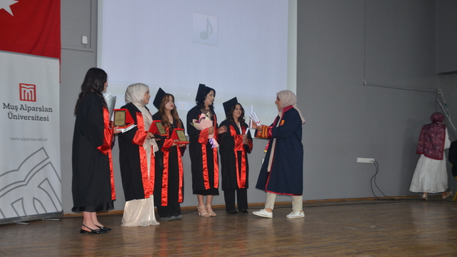 Bulanık Meslek Yüksekokulu'nda mezuniyet töreni düzenlendi