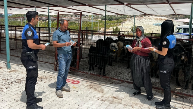 Silifke'de polis ekipleri, kurban satıcılarını dolandırıcılığa karşı bilgilendirdi