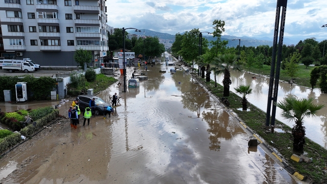 GÜNCELLEME 3 - Trabzon'da sağanak etkili oldu