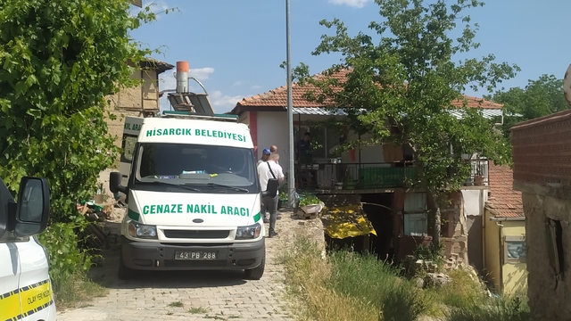 Evinde ölü bulundu