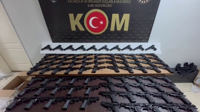 Sakarya'da kaçak silah operasyonu; 100 tabanca ele geçirildi