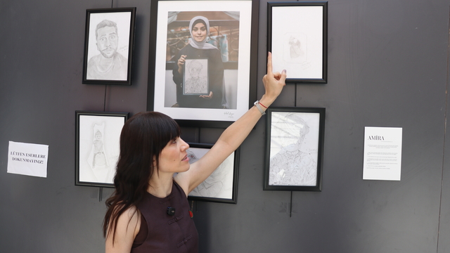 İshak Paşa Sarayı'nda savaş ve göçe zorlanmış çocukları konu alan fotoğraf sergisi açıldı