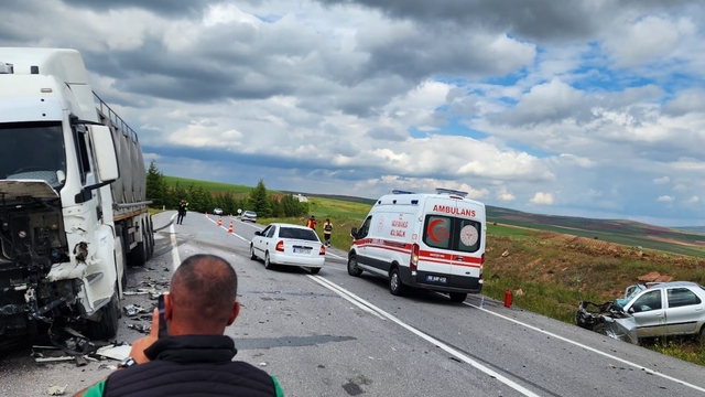 Nevşehir'de süt tankeri ile otomobil çarpıştı: 2 ölü