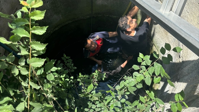 Hatay'da kuyuya düşen adamı itfaiye kurtardı