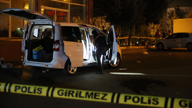 Diyarbakır'da çıkan silahlı kavgada 1'i ağır 3 kişi yaralandı