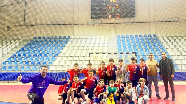 Yeşilyurt Milli Hakimiyet Ortaokulu, küçükler futsal il birincisi oldu