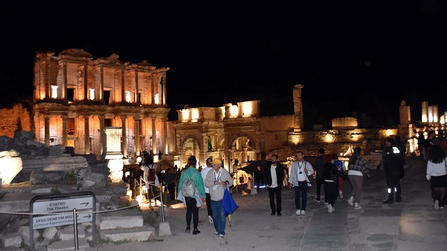Efes Antik Kenti'nde gece müzeciliği başlıyor