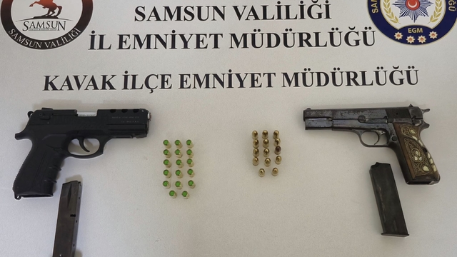 Samsun'da iş yeri denetiminde ruhsatsız silah ele geçirildi