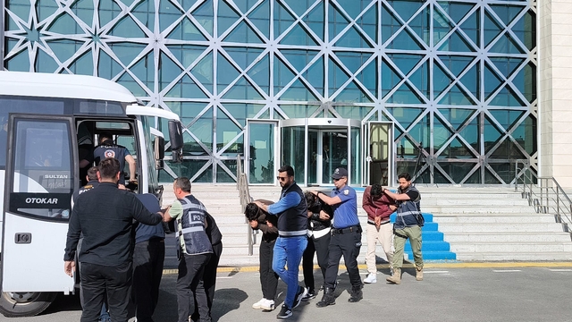 Kadın tesettür giyim satma bahanesiyle dolandırıcılık yapan çete çökertildi