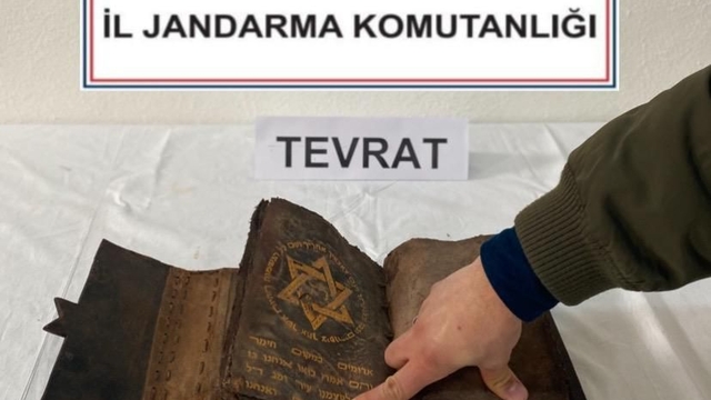 Kırşehir'de 700 yıllık el yazması Tevrat ele geçirildi