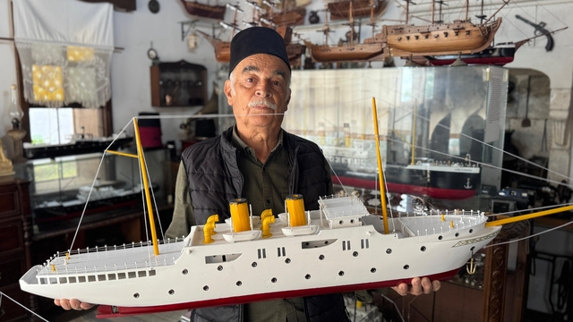 Emekli marangoz, dünyaca ünlü gemilerin maketini yapıp atölyesinde sergiliyor