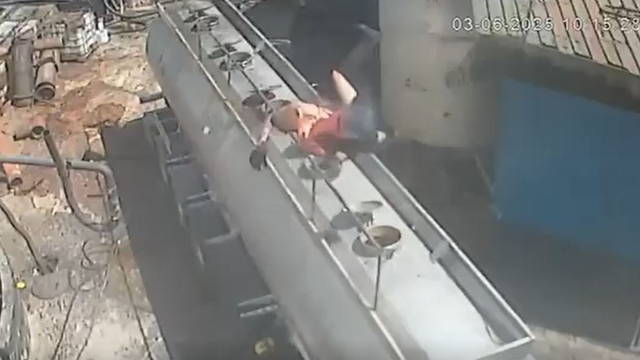 Ağzında sigara ile kapağını açtığı tankerde patlama oldu
