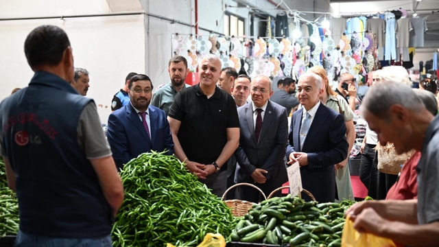 Kırklareli Valisi Turan, halk pazarında incelemede bulundu