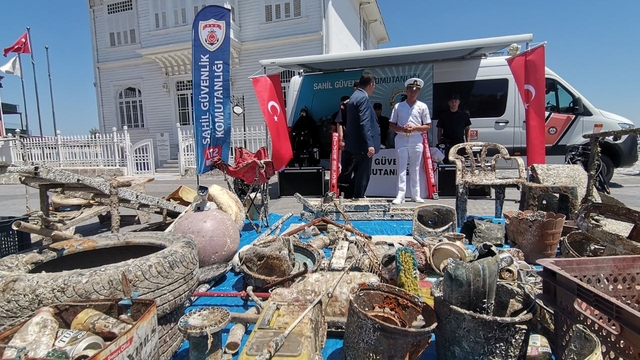 Bursa'da "Dünya Çevre Günü" dolayısıyla deniz dibi temizliği yapıldı