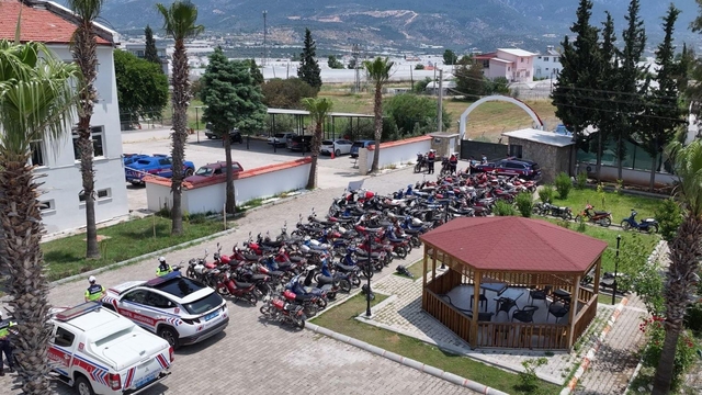 Antalya'da motosiklet kullanıcılarına yönelik denetim yapıldı