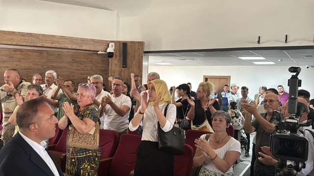 Edirne Belediye Meclisinde meclis üyeleri ve STK temsilcileri arasında tartışma yaşandı