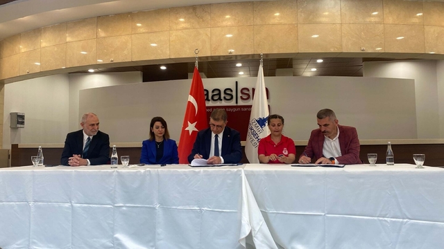 İzmir'de işçilerin grevi 7'nci gününde; anlaşma sağlandı (4)