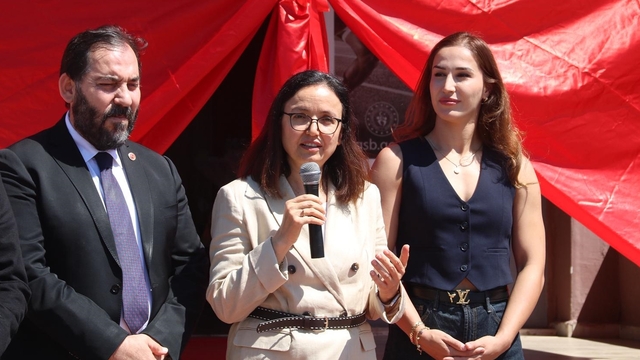 Milli güreşçi Buse Tosun Çavuşoğlu'nun adı Çınarcık'ta spor salonuna verildi