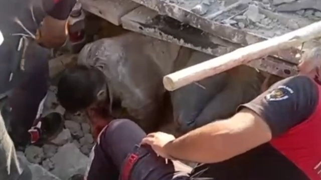 Şanlıurfa'da istinat duvarı çöktü; 4 işçi yaralandı