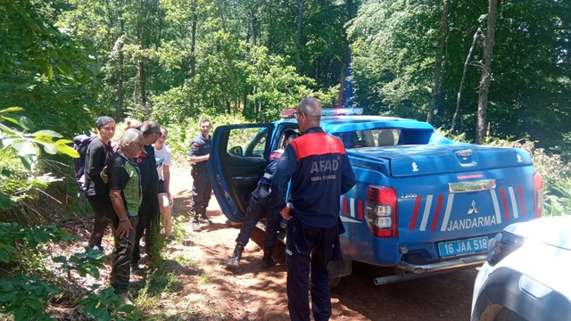 Bursa'da AFAD ekipleri arazide mahsur kalan 3 kişiyi kurtardı
