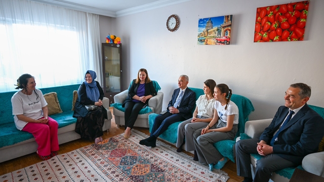 Kırklareli Valisi Turan, "Aile Yılı" ziyaretlerini sürdürüyor