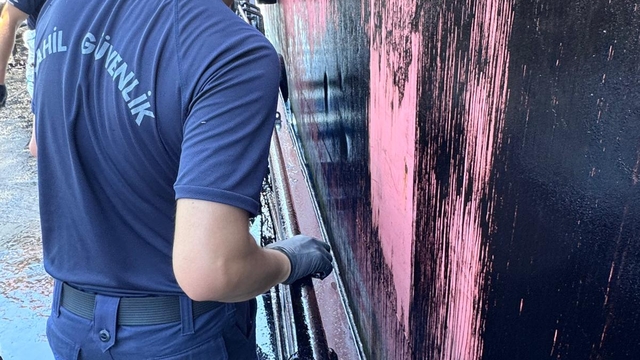 Çanakkale'de denizi kirleten gemiye 8 milyon 281 bin lira ceza kesildi