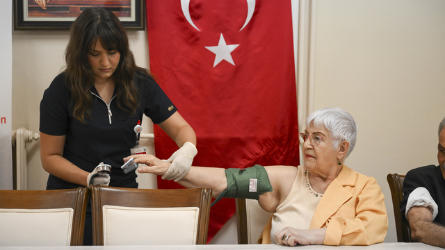 Huzurevi sakinlerine yerinde sağlık hizmeti yapıldı