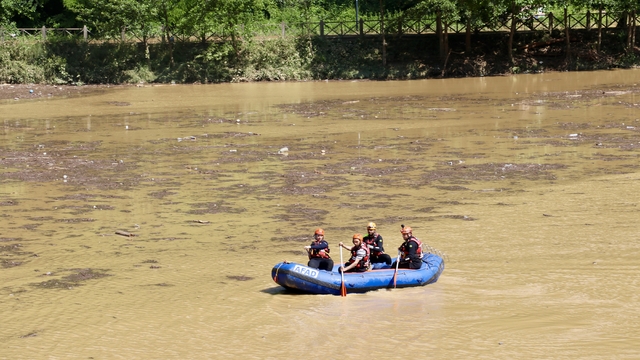 Trabzon'da etkili yağışın ardından kaybolan kişiyi arama çalışmaları devam ediyor