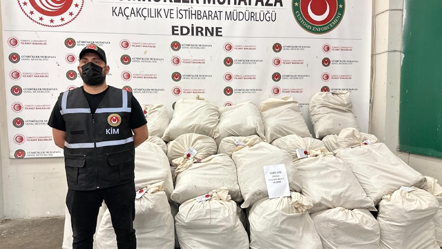 Kaçakçıların cihaz yerleştirip takibe aldıkları 2 TIR'da 318 kilo uyuşturucu ele geçti; 10 gözaltı