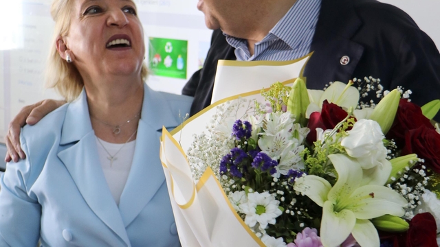 Bakan Tekin'den sınıf öğretmenine sürpriz doğum günü kutlaması