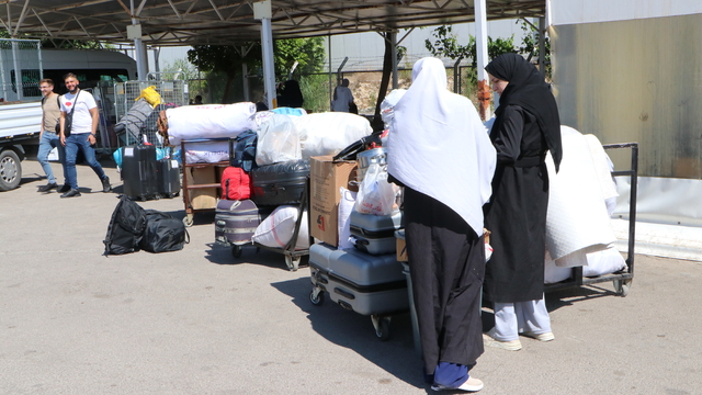 Türkiye'deki Suriyelilerin Kilis'ten ülkelerine dönüşü arife gününde de sürüyor