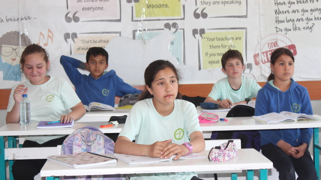 Bursluluk sınavında tam puan alan Esra, başarısını kitap okuma ve ders tekrarına bağladı