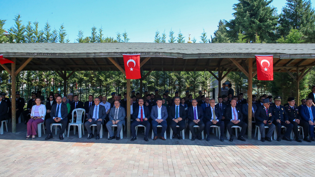 Uşak'ta arife günü şehitlik ziyaret edildi