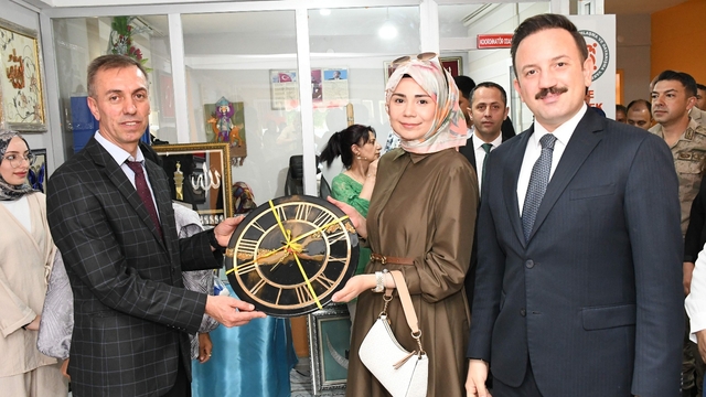 Malazgirt'te kadınların hazırladığı el emeği ürünler sergilendi