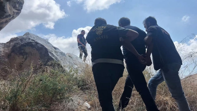 Mersin'de 17 yıl 3 ay kesinleşmiş hapis cezasıyla aranan hükümlü mağarada yakalandı