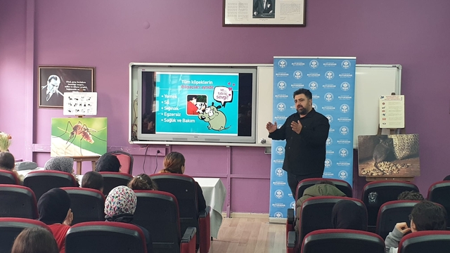 Trabzon'da öğrenciler vektörle mücadele ve sahipsiz hayvanlar konusunda bilgilendirildi