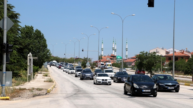 Afyonkarahisar- Antalya kara yolunda bayram yoğunluğu