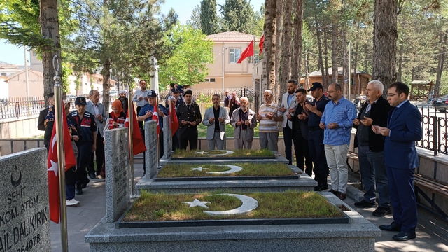 Tosya'da şehit Mustafa Kasar, kabri başında anıldı