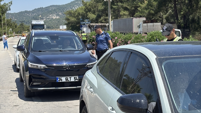 Bodrum'da kara yolunda bayram hareketliliği yaşanıyor