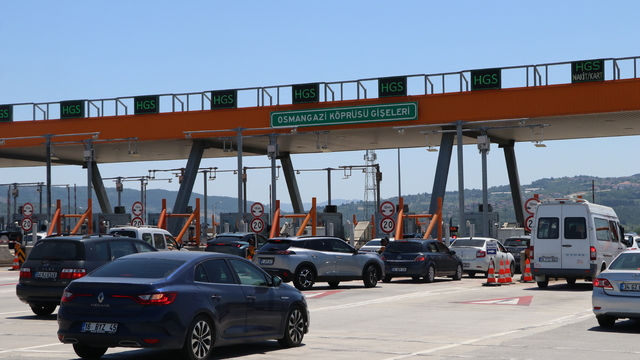 İstanbul-İzmir Otoyolu ile Osmangazi Köprüsü'nde bayram tatili haraketliliği başladı