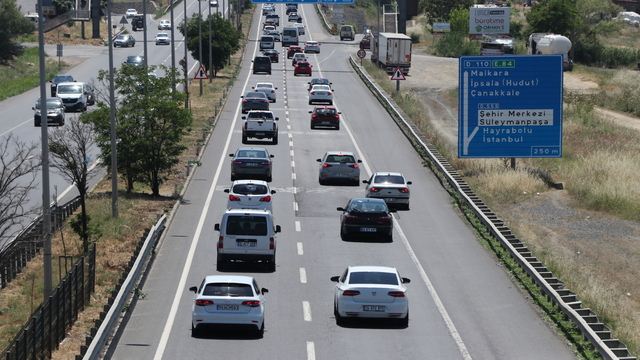 İstanbul-Tekirdağ kara yolunda bayram yoğunluğu