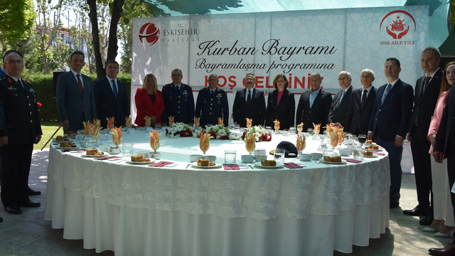 Eskişehir'de il protokolü bayramlaştı