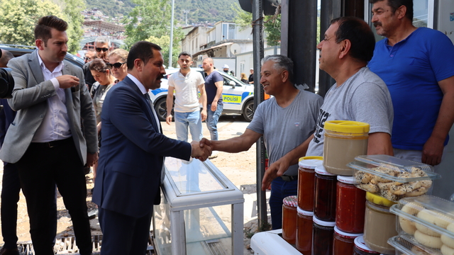 Hatay'da restorasyon nedeniyle taşınacak Uzun Çarşı'da bayram yoğunluğu