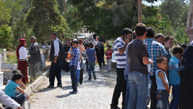 Sorgun'da mezarlıklara bayram ziyareti